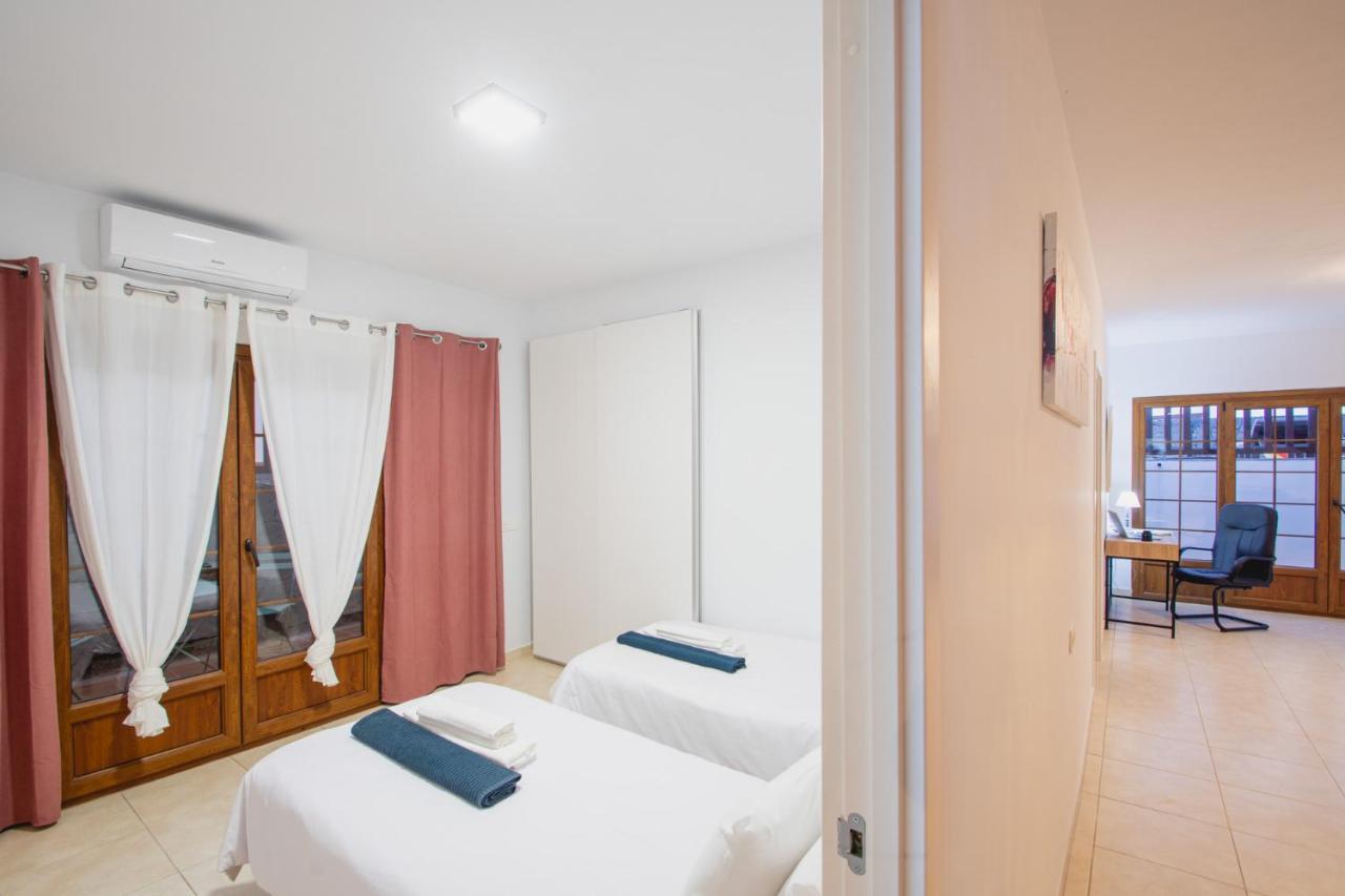 Villa Vista Rey - 6 Bedroom - Heated Pool - Amazing Views - Pool Table - Vista Lobos - Playa Blanca エクステリア 写真